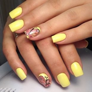 Рисунки с бабочками на ногтях, желтый маникюр с бабочками