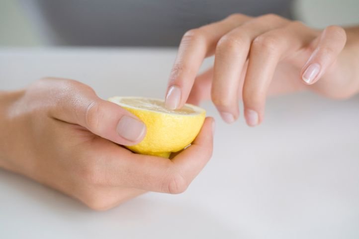 Лимонный сок для ногтей